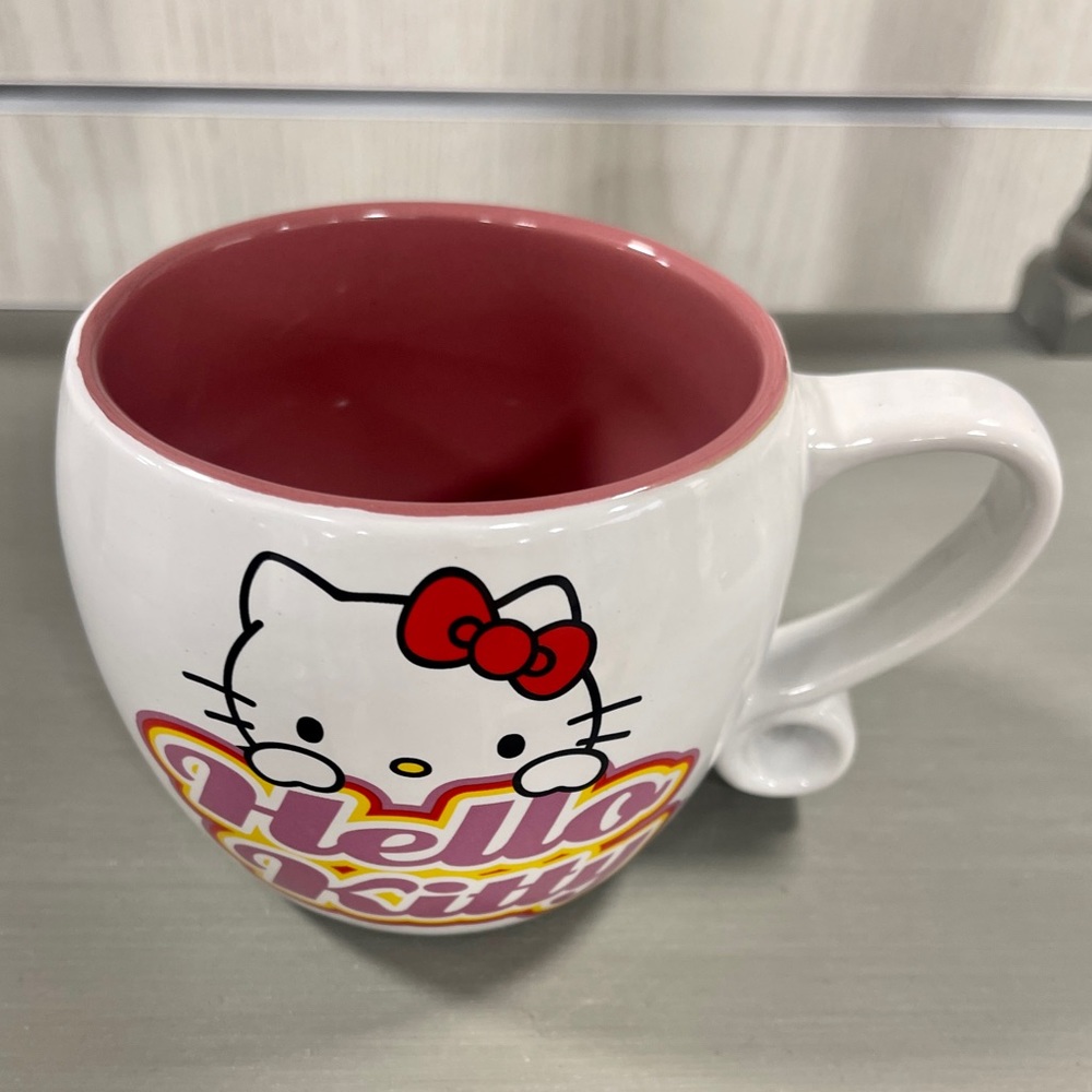 NEW Sanrio HELLO KITTY Red and Pink Fancy Loop Handle Ceramic Coffee Mug - Picture 2 of 4